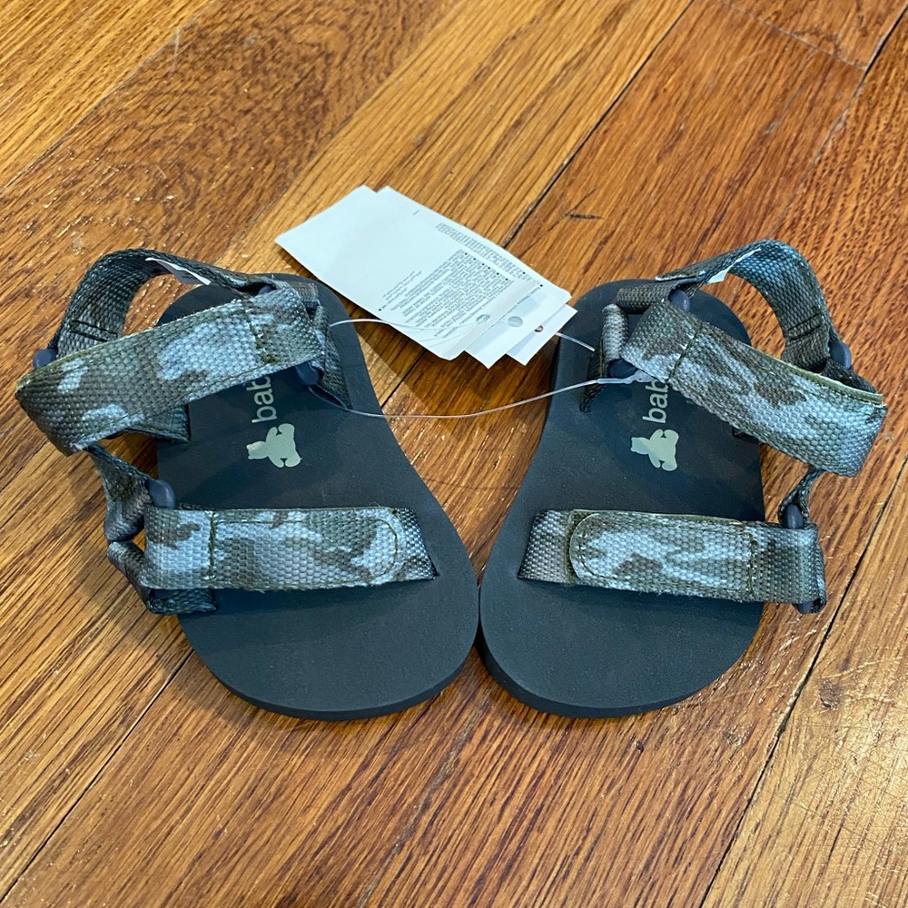 Baby Gap camo sandals, size 1(0-3m)